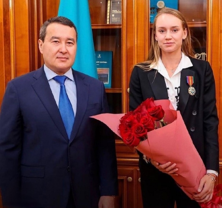 他与队友们 他与队友们